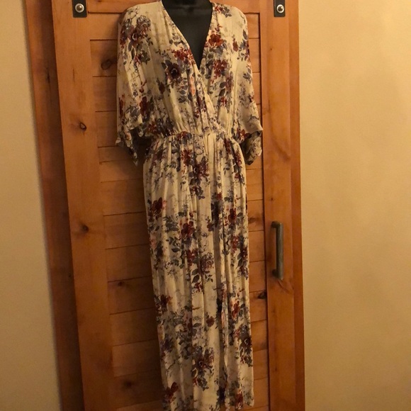 “Hinge” Maxi Dress - Picture 2 of 6